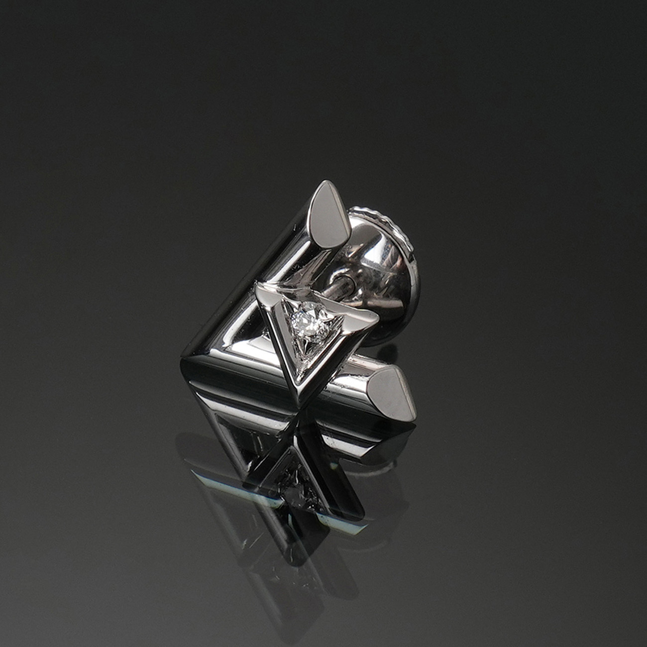 LOUIS VUITTON(USED)루이비통 다이아 볼트 스터드 귀걸이 1PCS